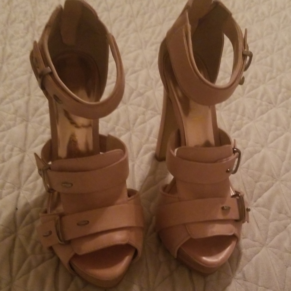 Guess Marciano platform heels
